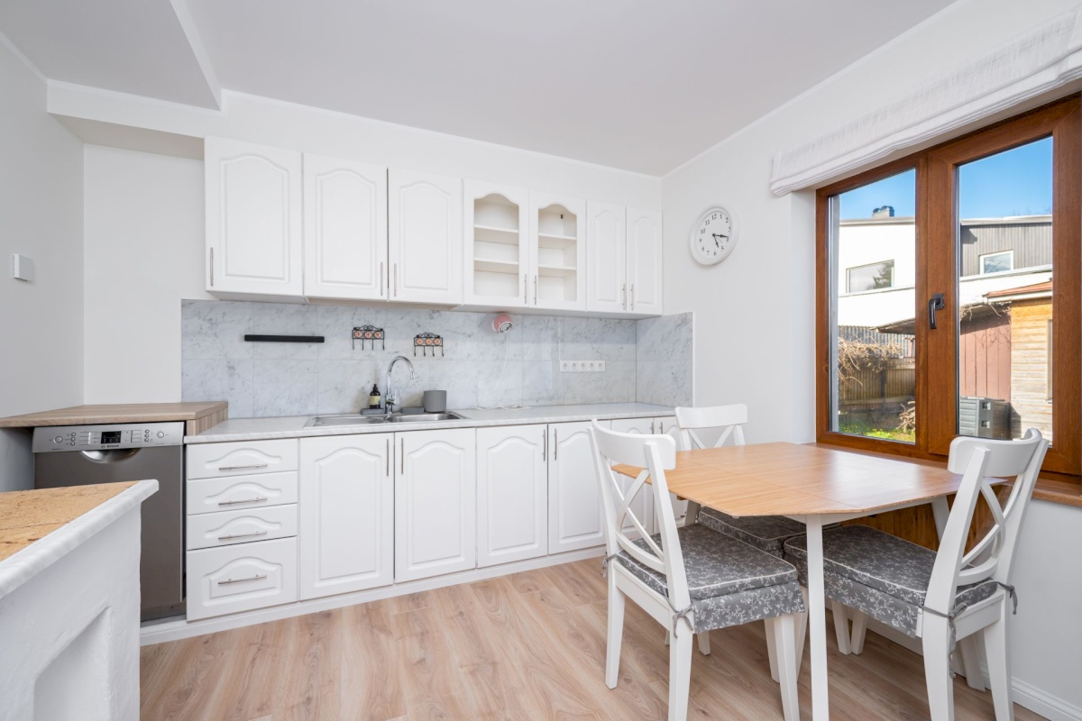 Tallinn, Nõmme linnaosa, Hallikivi//Laane 8//12