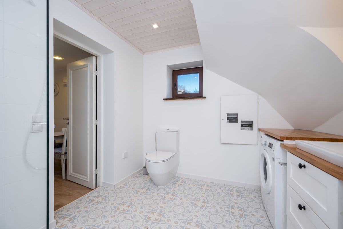 Tallinn, Nõmme linnaosa, Hallikivi//Laane 8//12