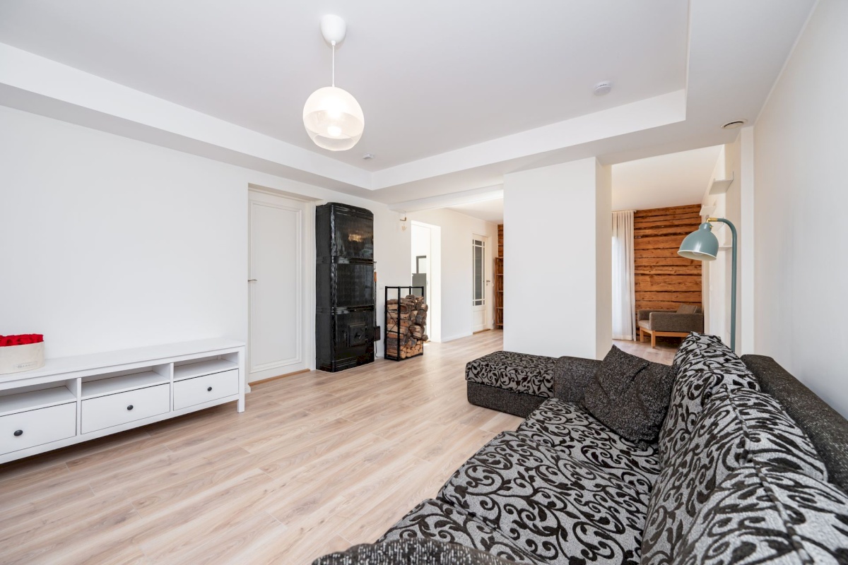 Tallinn, Nõmme linnaosa, Hallikivi//Laane 8//12