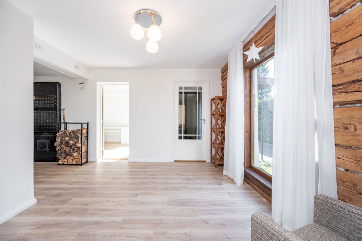 Tallinn, Nõmme linnaosa, Hallikivi//Laane 8//12