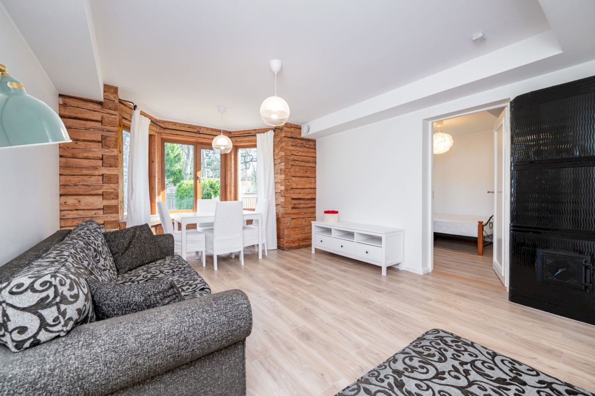 Tallinn, Nõmme linnaosa, Hallikivi//Laane 8//12