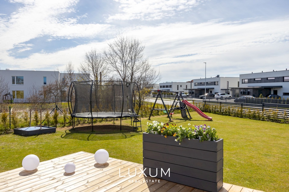 Viimsi vald, Lubja küla, Vikerkaare tee 8