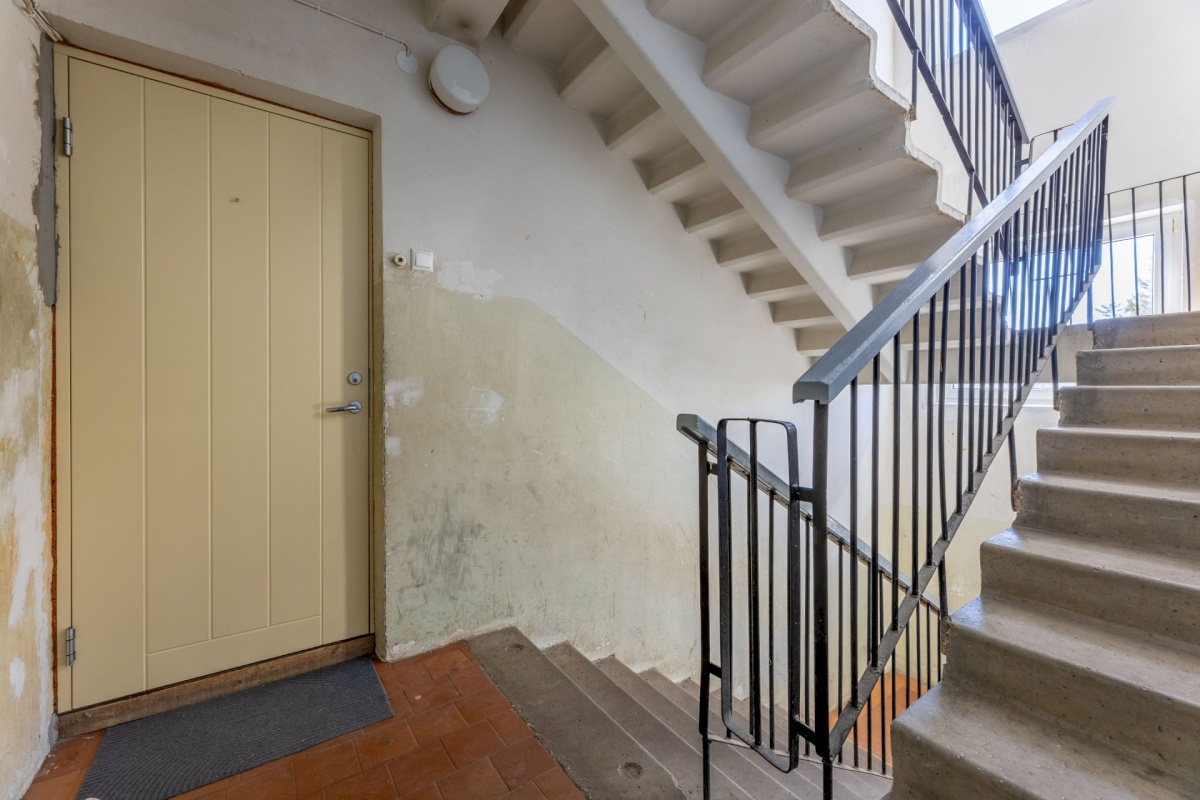 Vinni vald, Pajusti alevik, Linnu 2/1