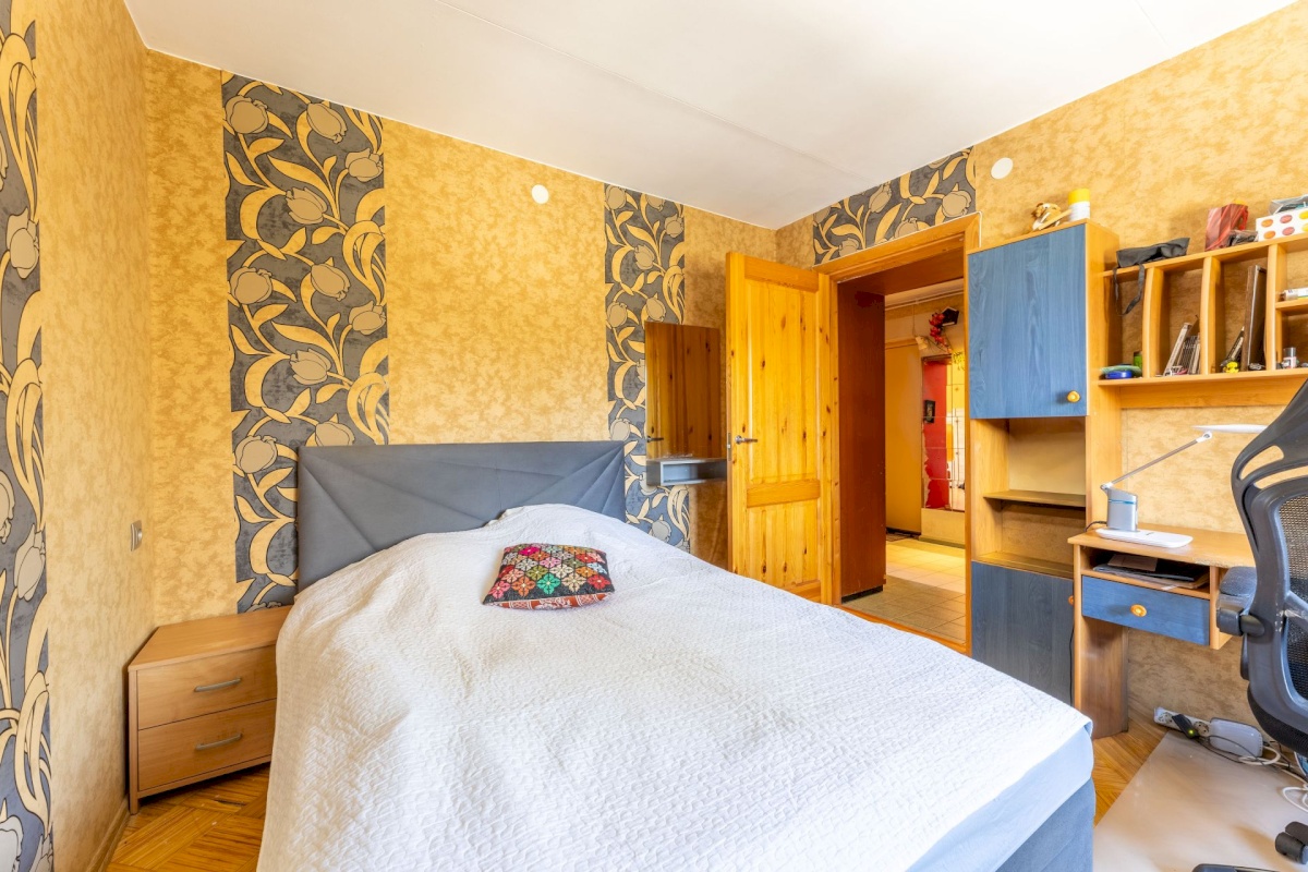 Vinni vald, Pajusti alevik, Linnu 2/1