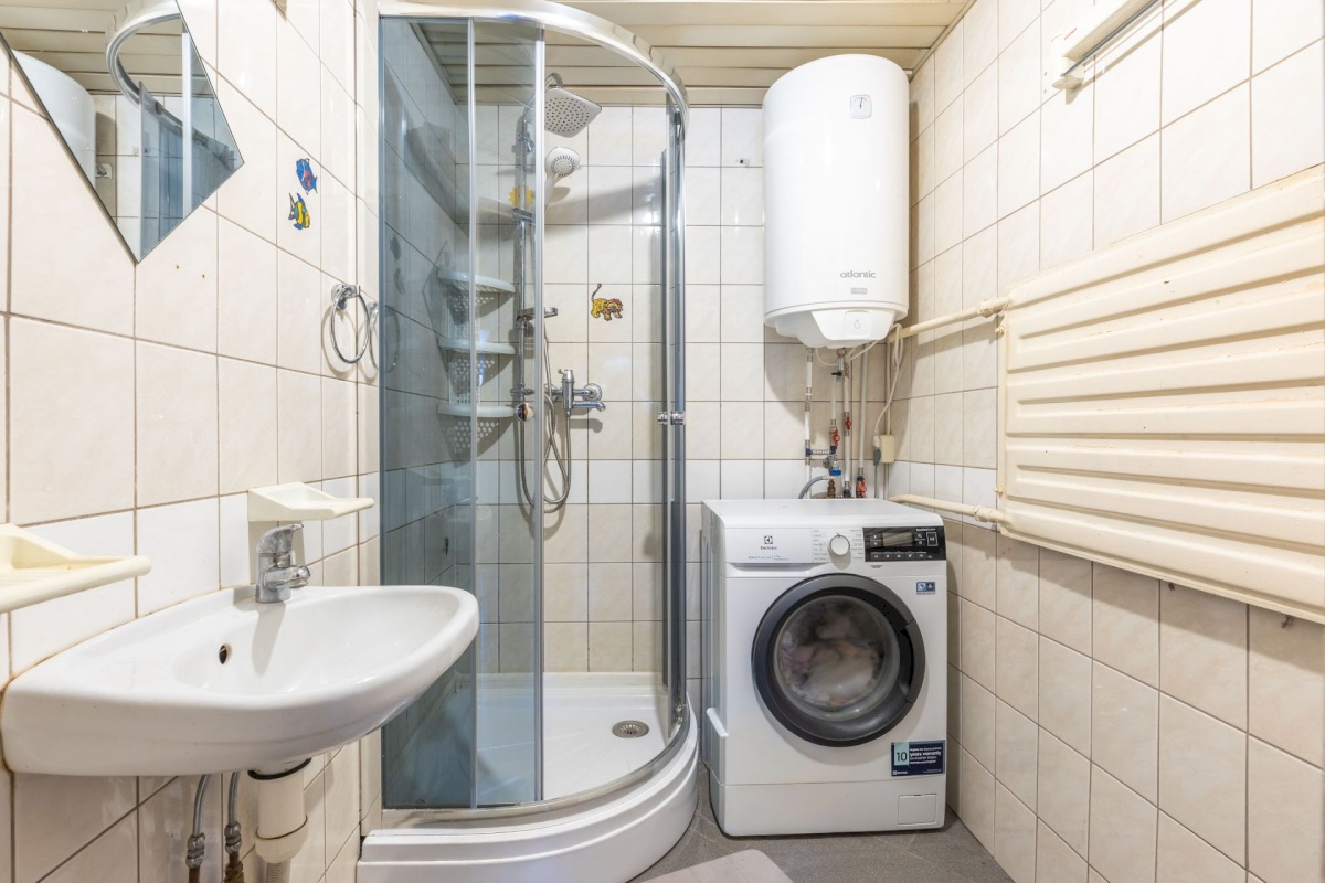 Vinni vald, Pajusti alevik, Linnu 2/1