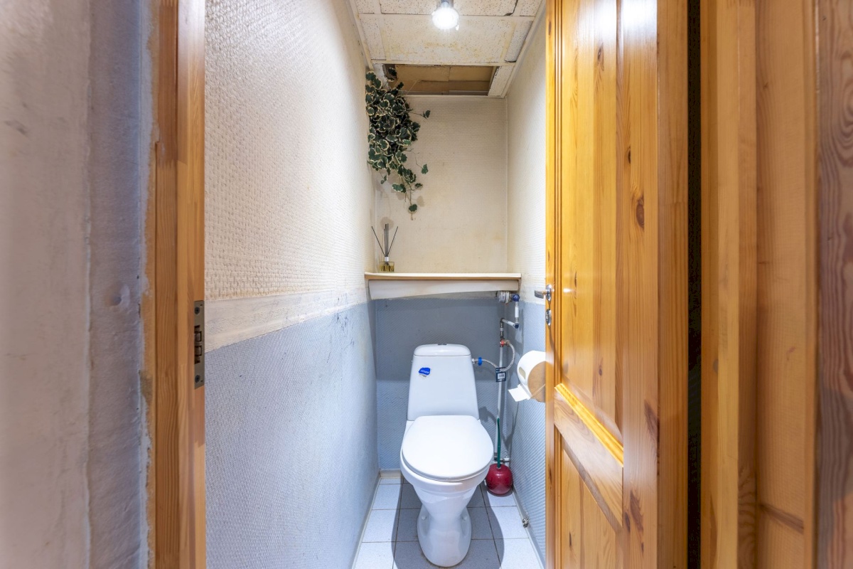 Vinni vald, Pajusti alevik, Linnu 2/1