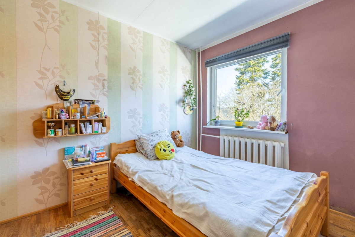 Vinni vald, Pajusti alevik, Linnu 2/1