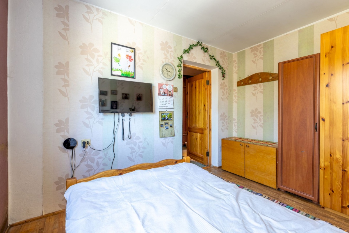 Vinni vald, Pajusti alevik, Linnu 2/1