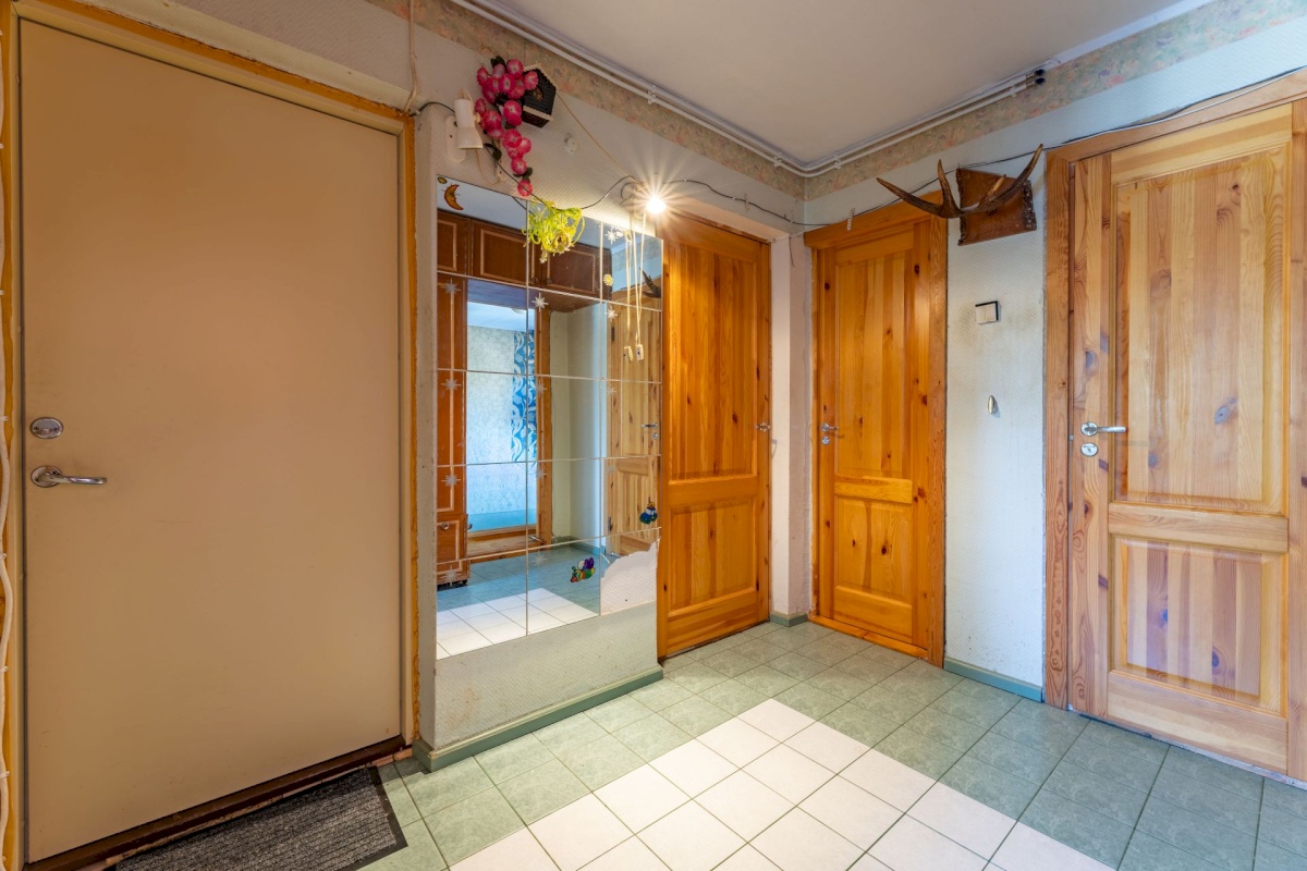 Vinni vald, Pajusti alevik, Linnu 2/1