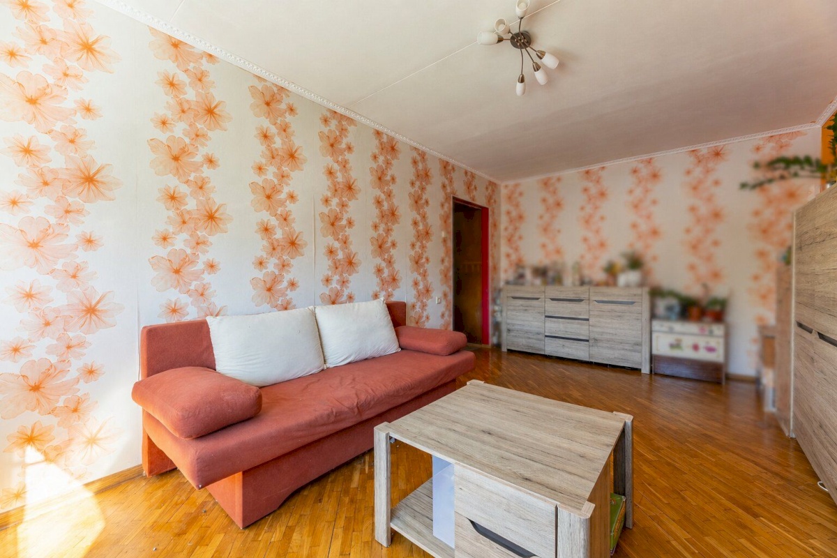 Vinni vald, Pajusti alevik, Linnu 2/1