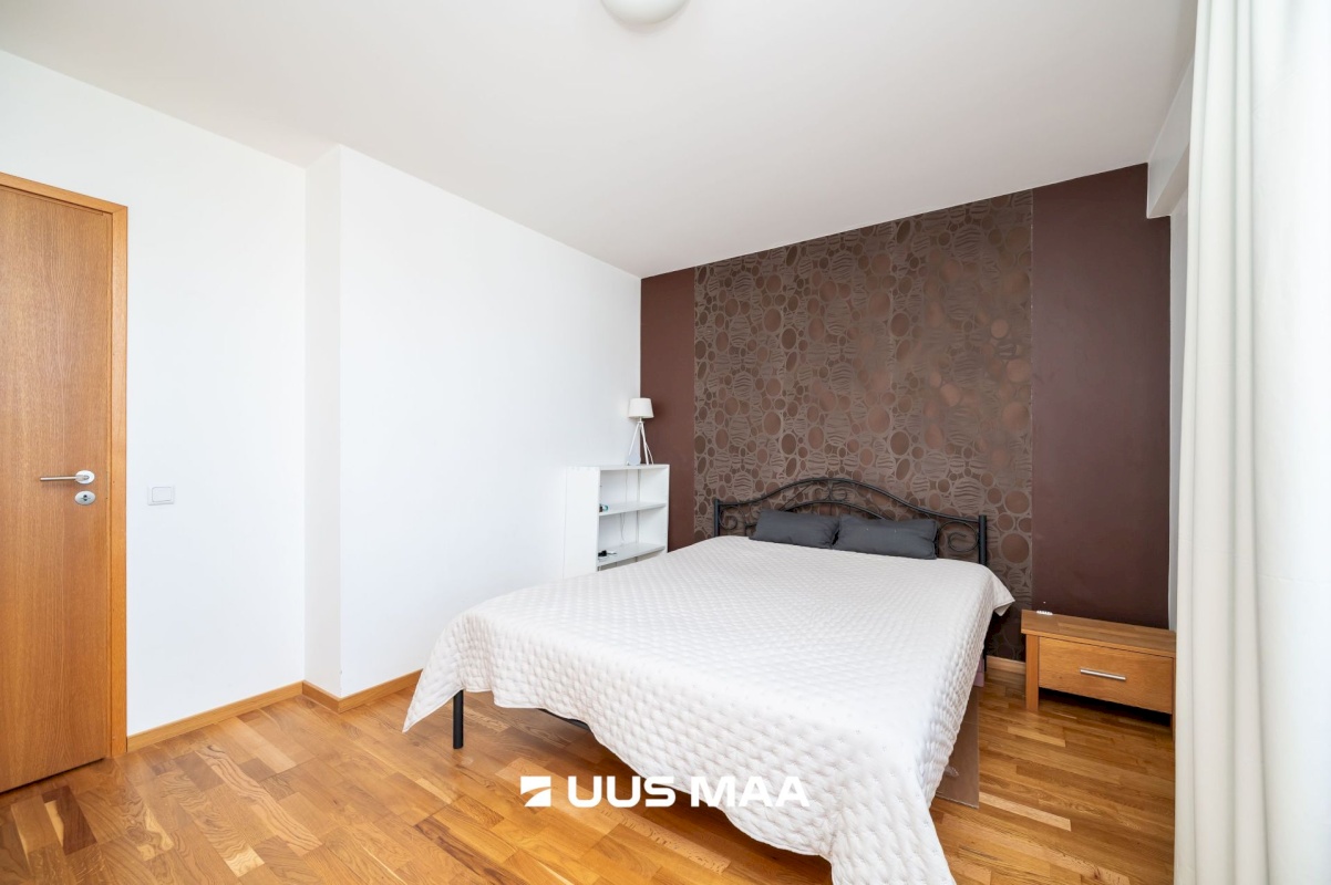 Tallinn, Kesklinna linnaosa, Kadriorg, Kollane 4