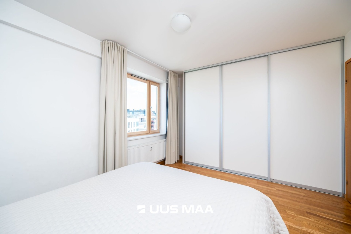 Tallinn, Kesklinna linnaosa, Kadriorg, Kollane 4