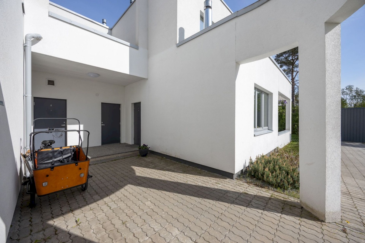 Tallinn, Nõmme linnaosa, Pääsküla, Vabaduse pst 150