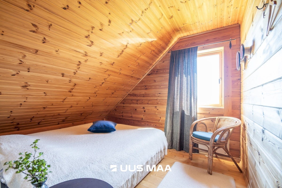 Saaremaa vald, Lõu küla, Teeääre