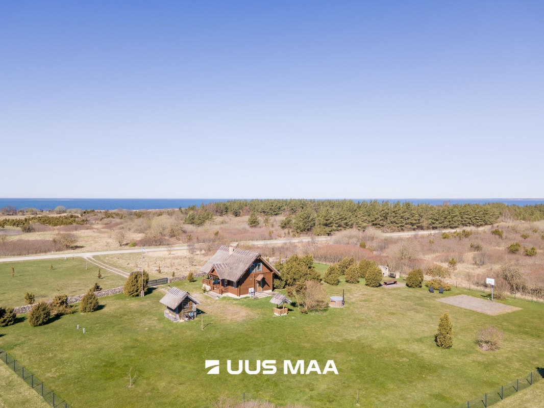 Saaremaa vald, Lõu küla, Teeääre