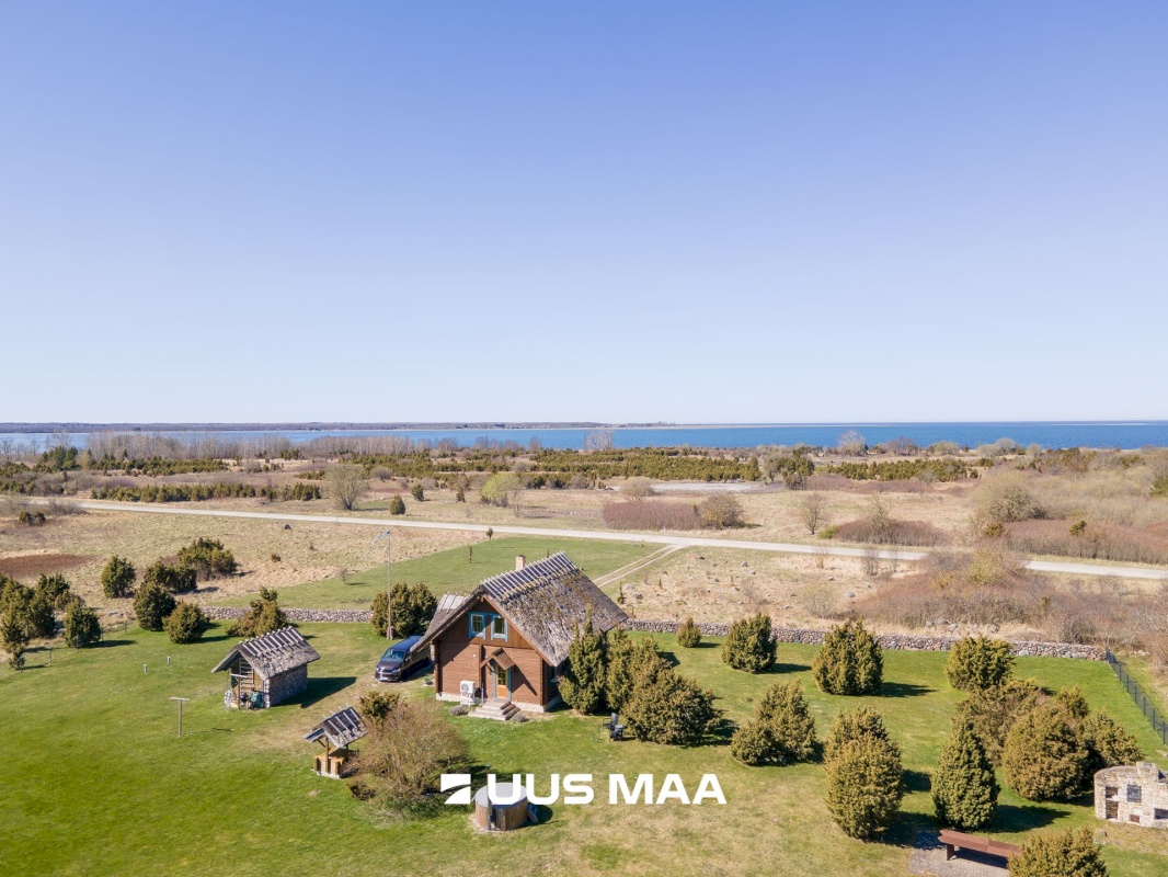 Saaremaa vald, Lõu küla, Teeääre