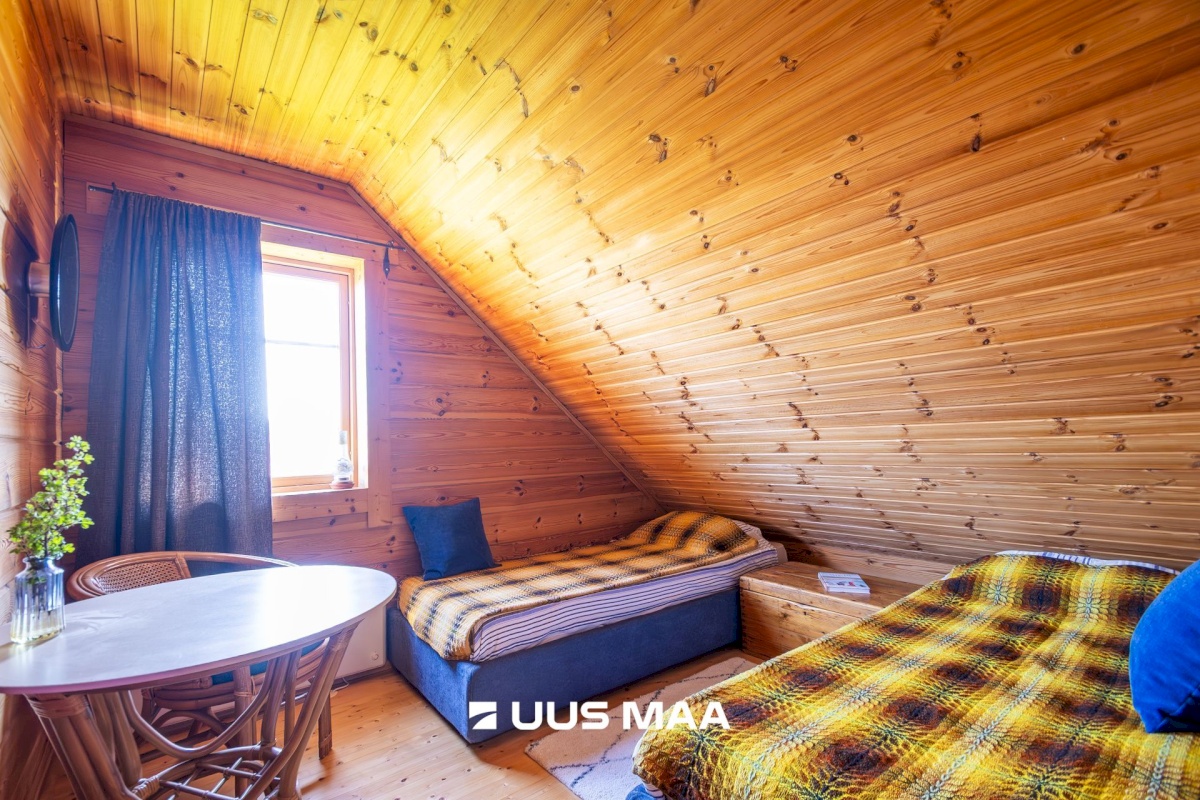 Saaremaa vald, Lõu küla, Teeääre