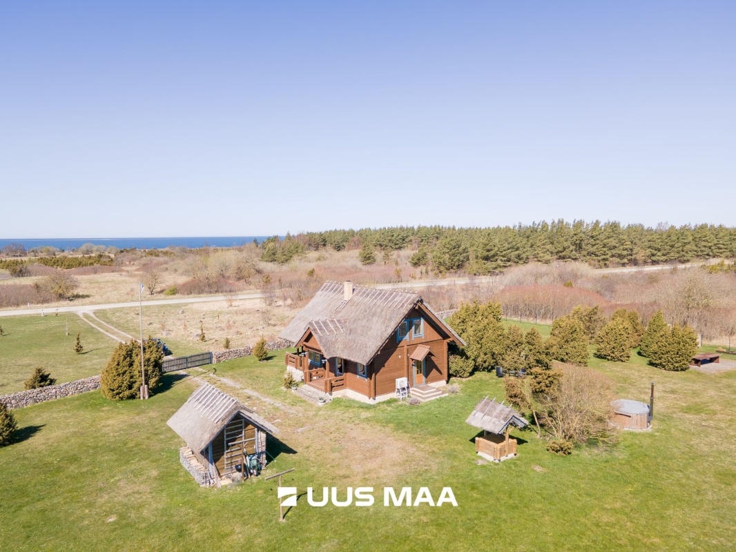 Saaremaa vald, Lõu küla, Teeääre