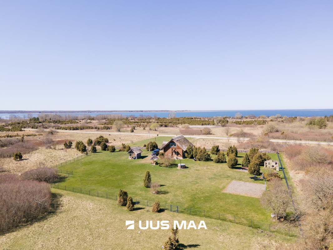 Saaremaa vald, Lõu küla, Teeääre