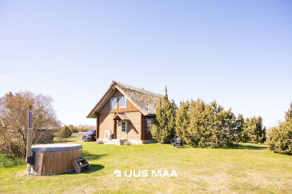 Saaremaa vald, Lõu küla, Teeääre
