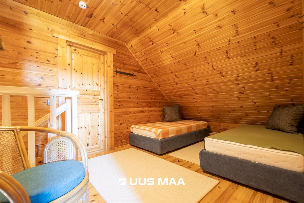Saaremaa vald, Lõu küla, Teeääre