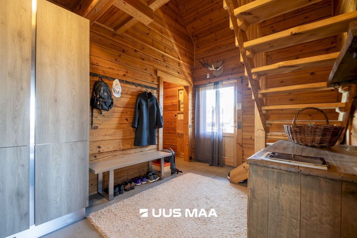Saaremaa vald, Lõu küla, Teeääre