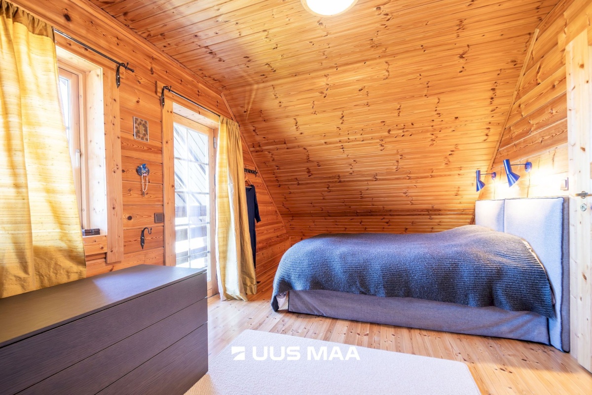 Saaremaa vald, Lõu küla, Teeääre