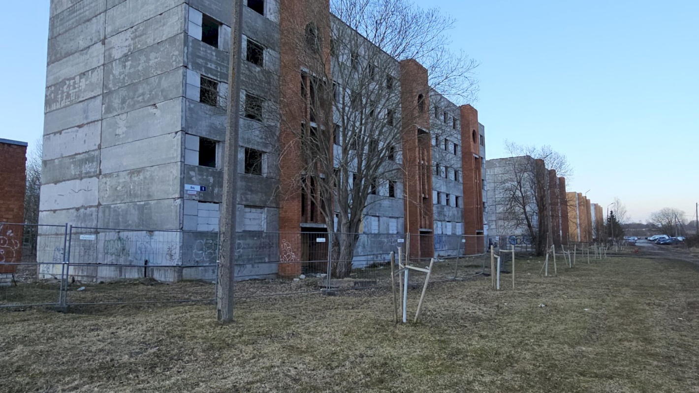 Kohtla-Järve linn, Ahtme linnaosa, Aru 1