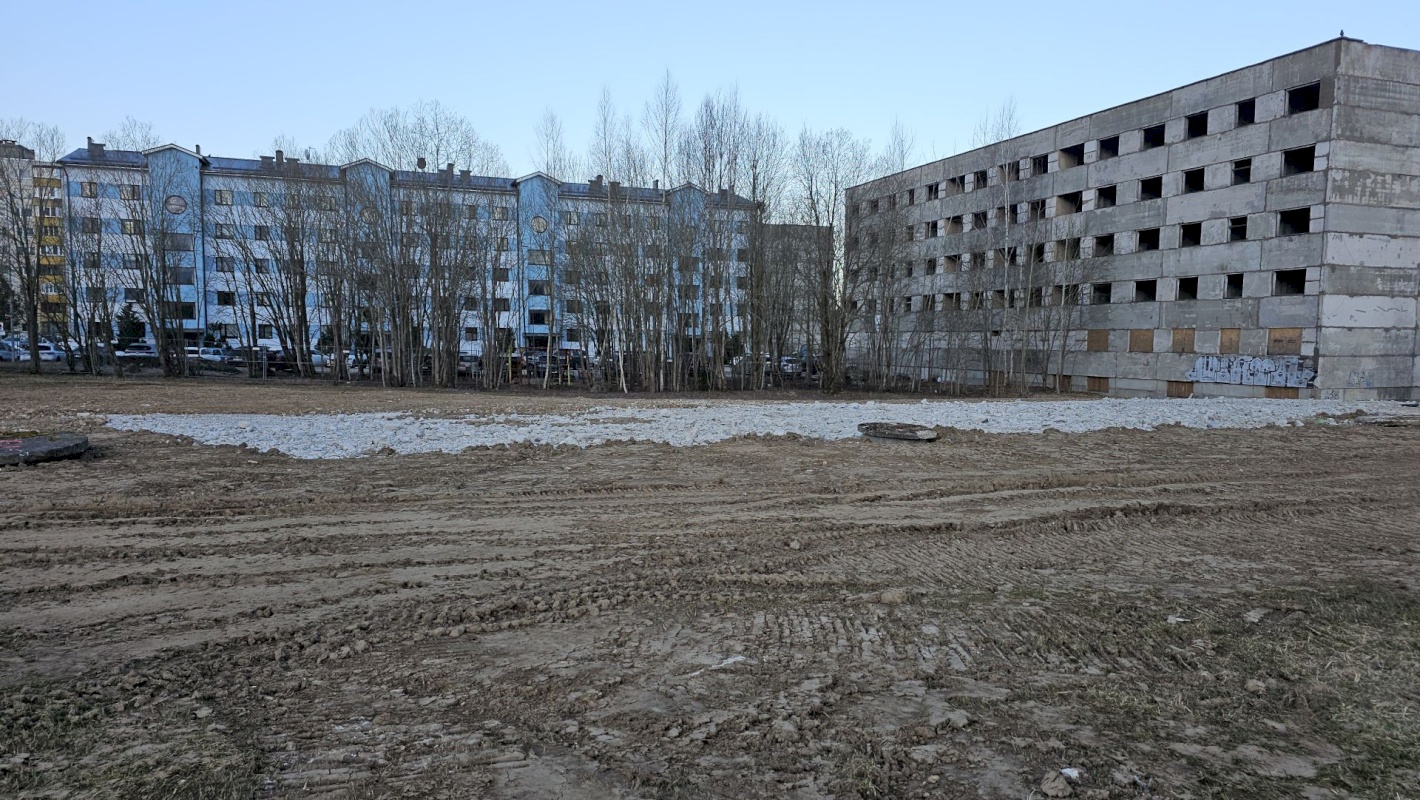 Kohtla-Järve linn, Ahtme linnaosa, Aru 1