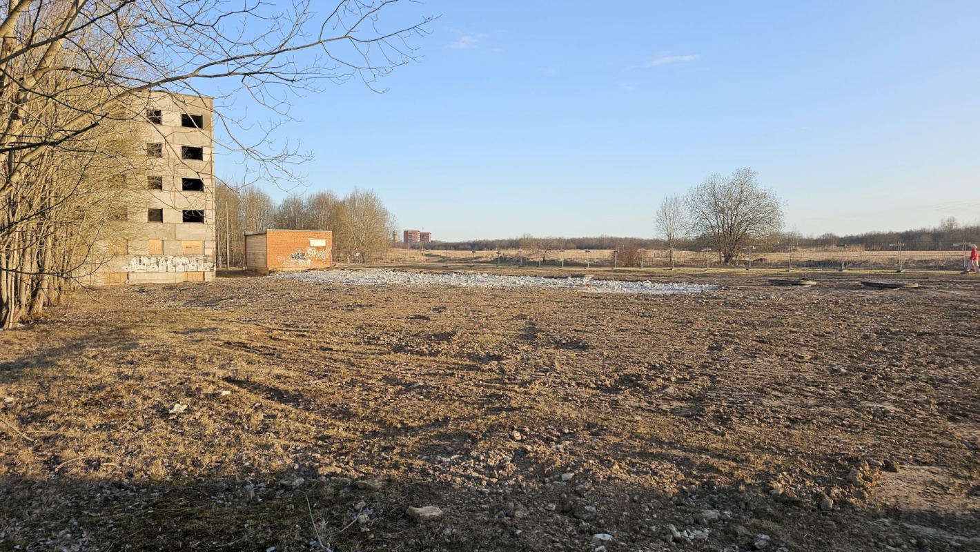 Kohtla-Järve linn, Ahtme linnaosa, Aru 1