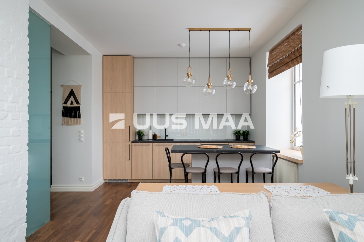 Tallinn, Kesklinna linnaosa, Uus Maailm, Pärnu mnt 62a