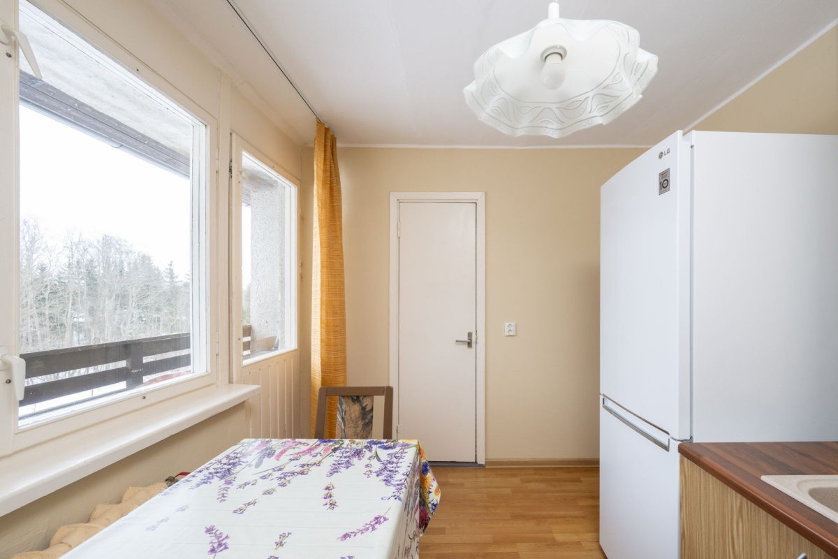 Lääne-Nigula vald, Martna küla, Kooli tee 8