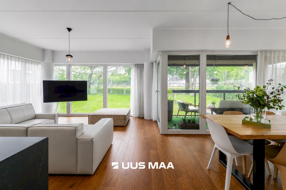 Tallinn, Kesklinna linnaosa, Kadriorg, Poska tn 12