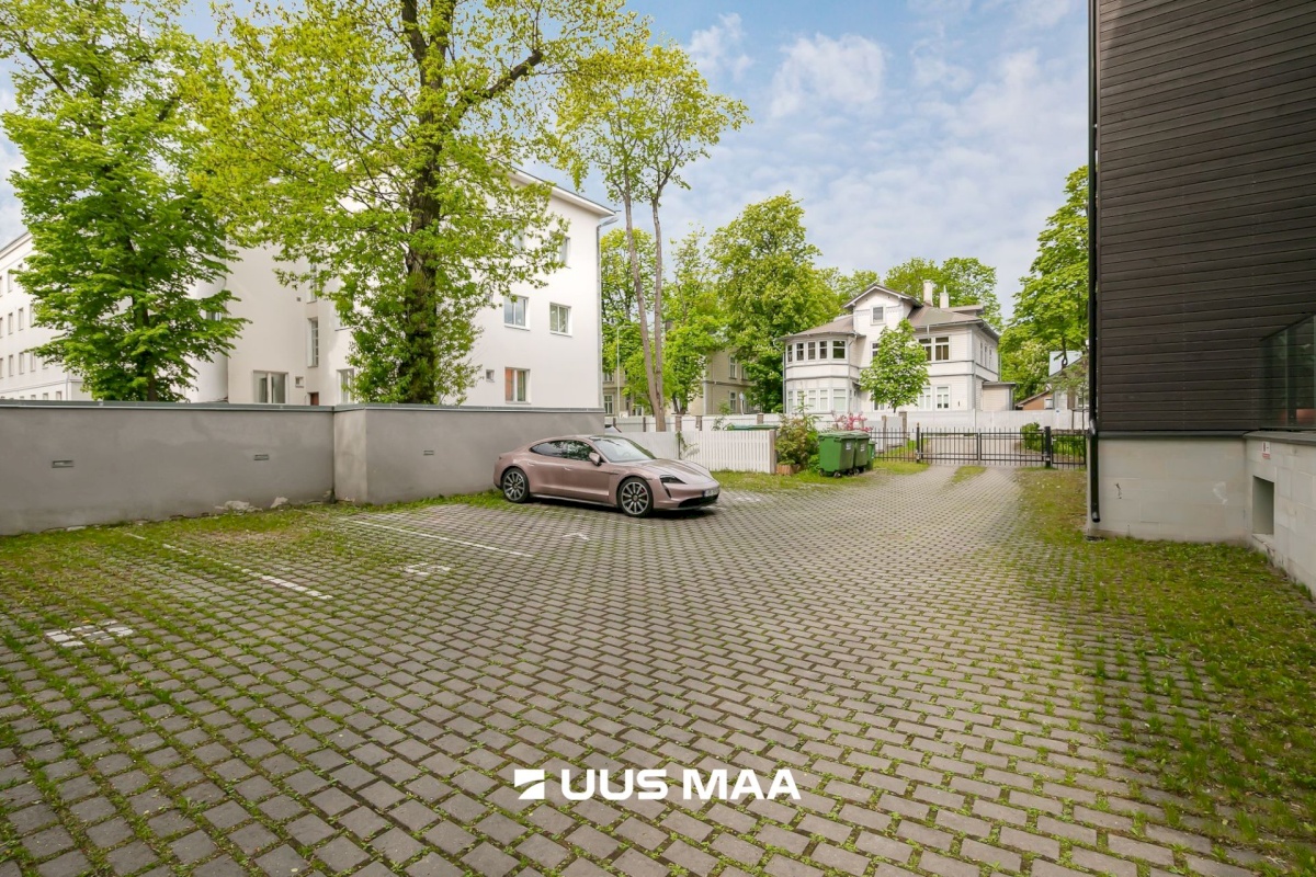Tallinn, Kesklinna linnaosa, Kadriorg, Poska tn 12