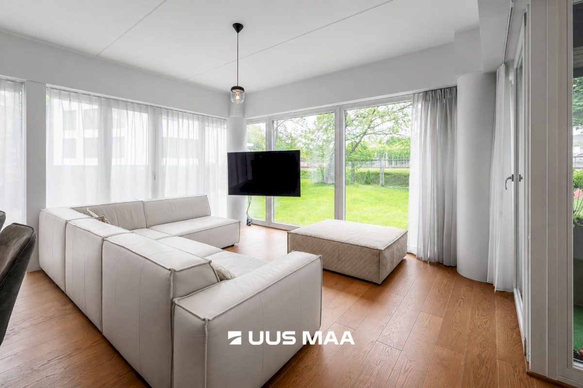 Tallinn, Kesklinna linnaosa, Kadriorg, Poska tn 12