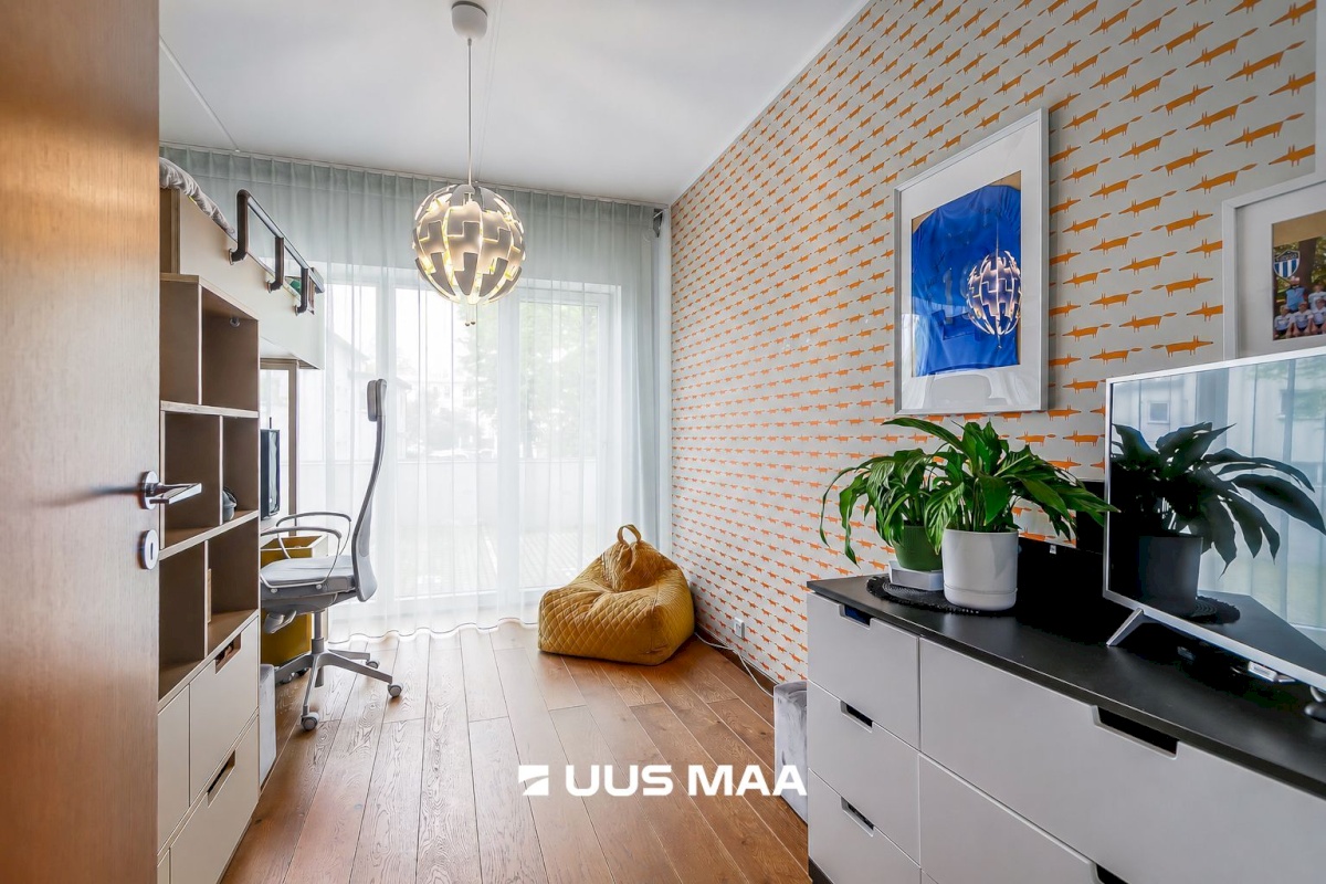 Tallinn, Kesklinna linnaosa, Kadriorg, Poska tn 12
