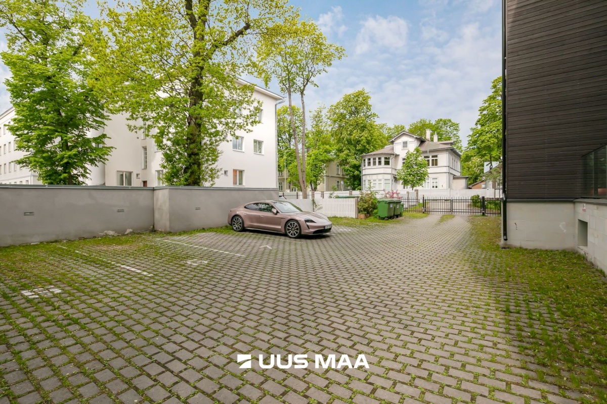 Tallinn, Kesklinna linnaosa, Kadriorg, Poska tn 12