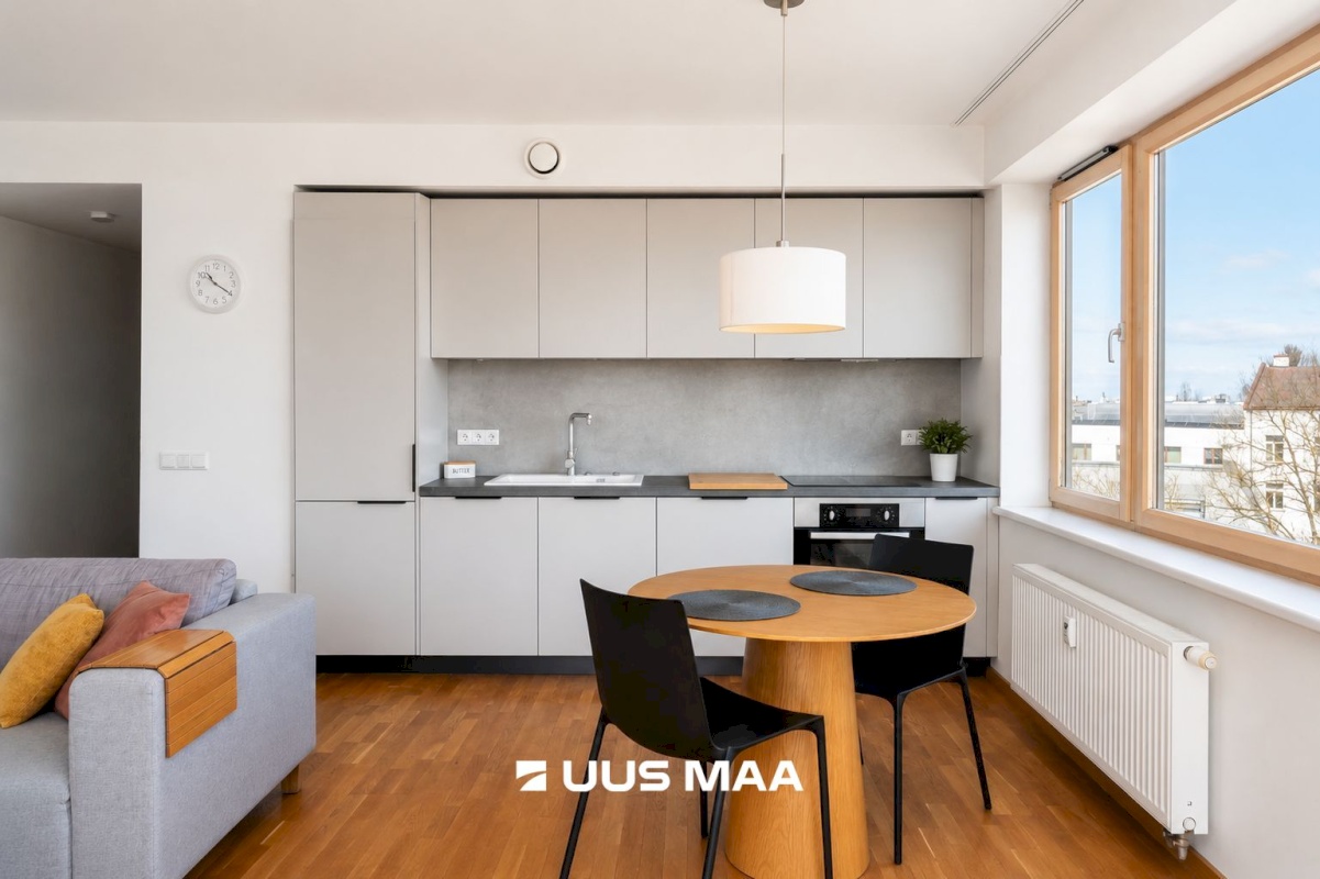 Tallinn, Kesklinna linnaosa, Kadriorg, Kollane 4