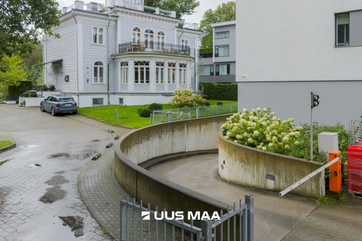 Tallinn, Kesklinna linnaosa, Kadriorg, Narva mnt 90
