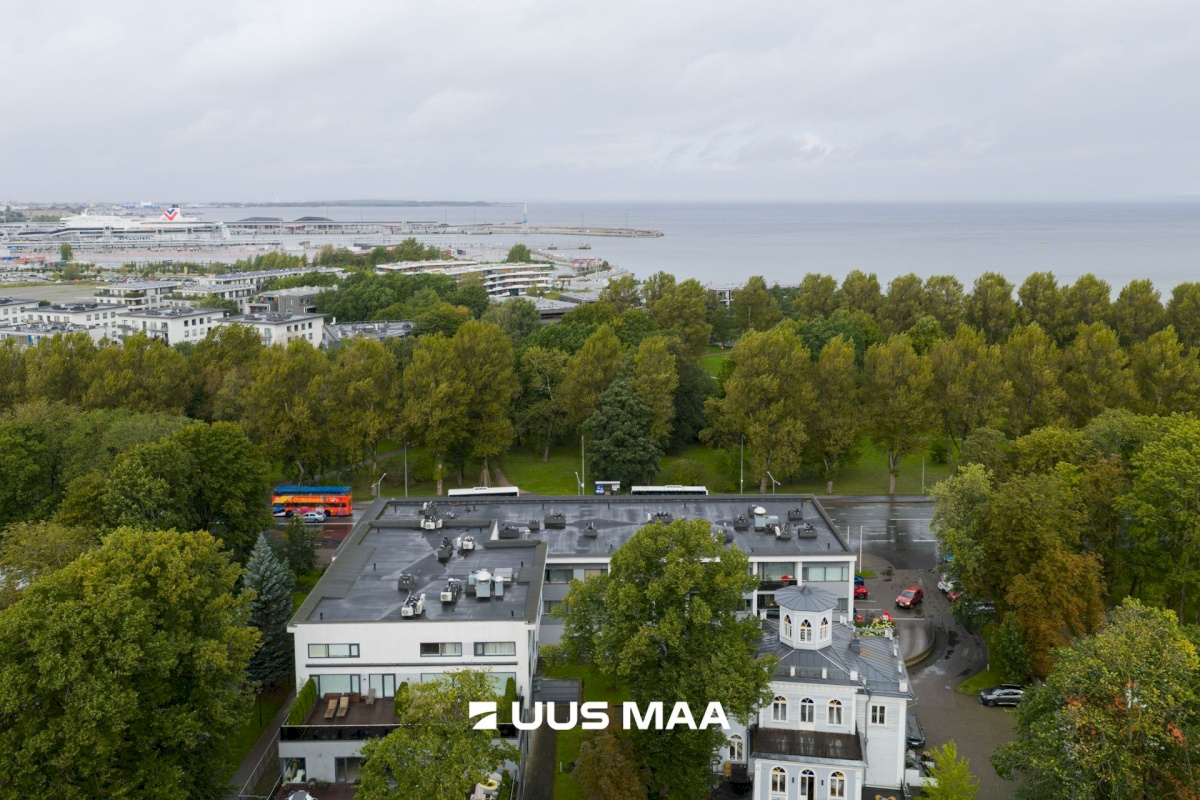 Tallinn, Kesklinna linnaosa, Kadriorg, Narva mnt 90