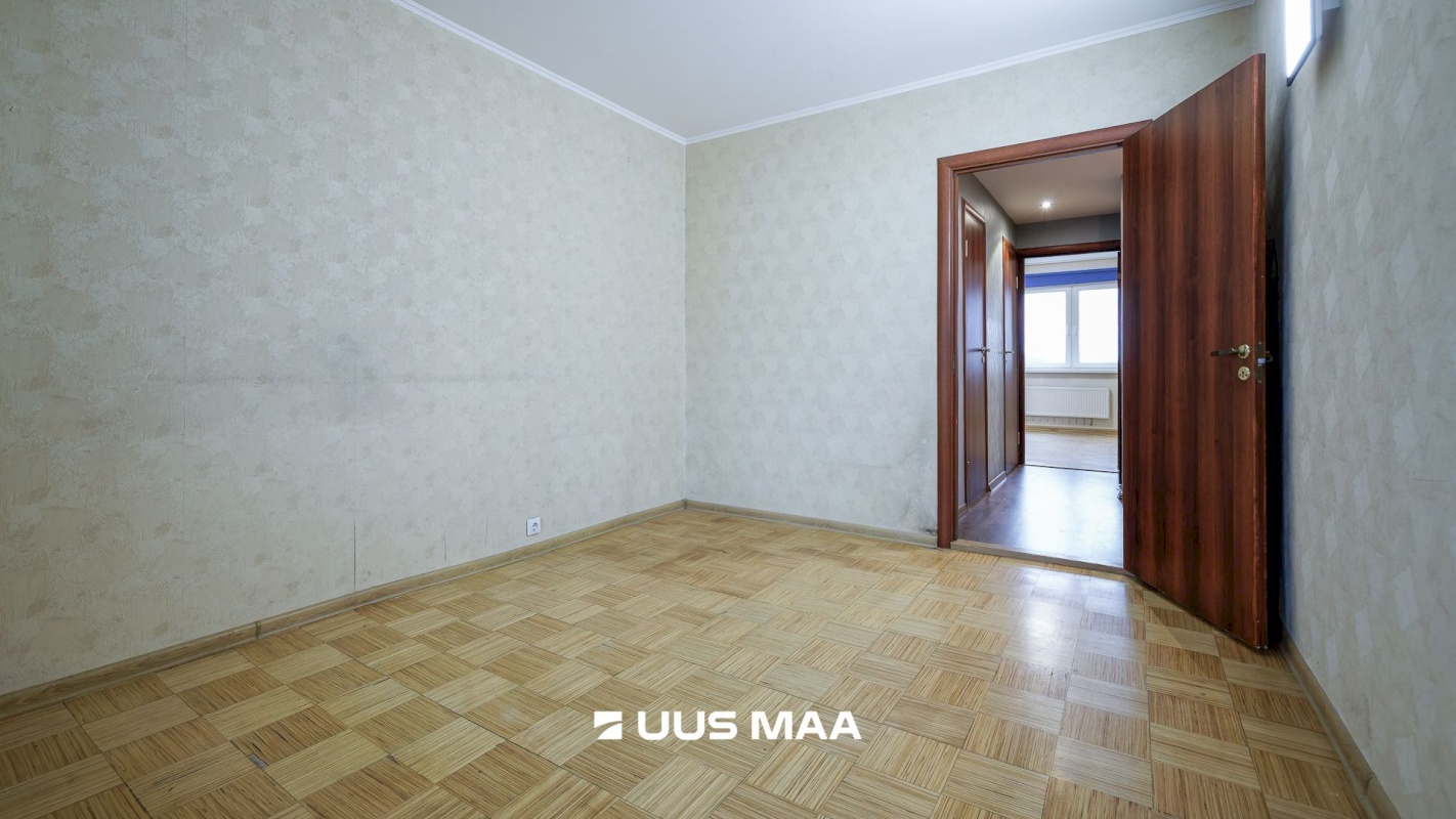Tallinn, Haabersti linnaosa, Väike-Õismäe, Õismäe tee 30