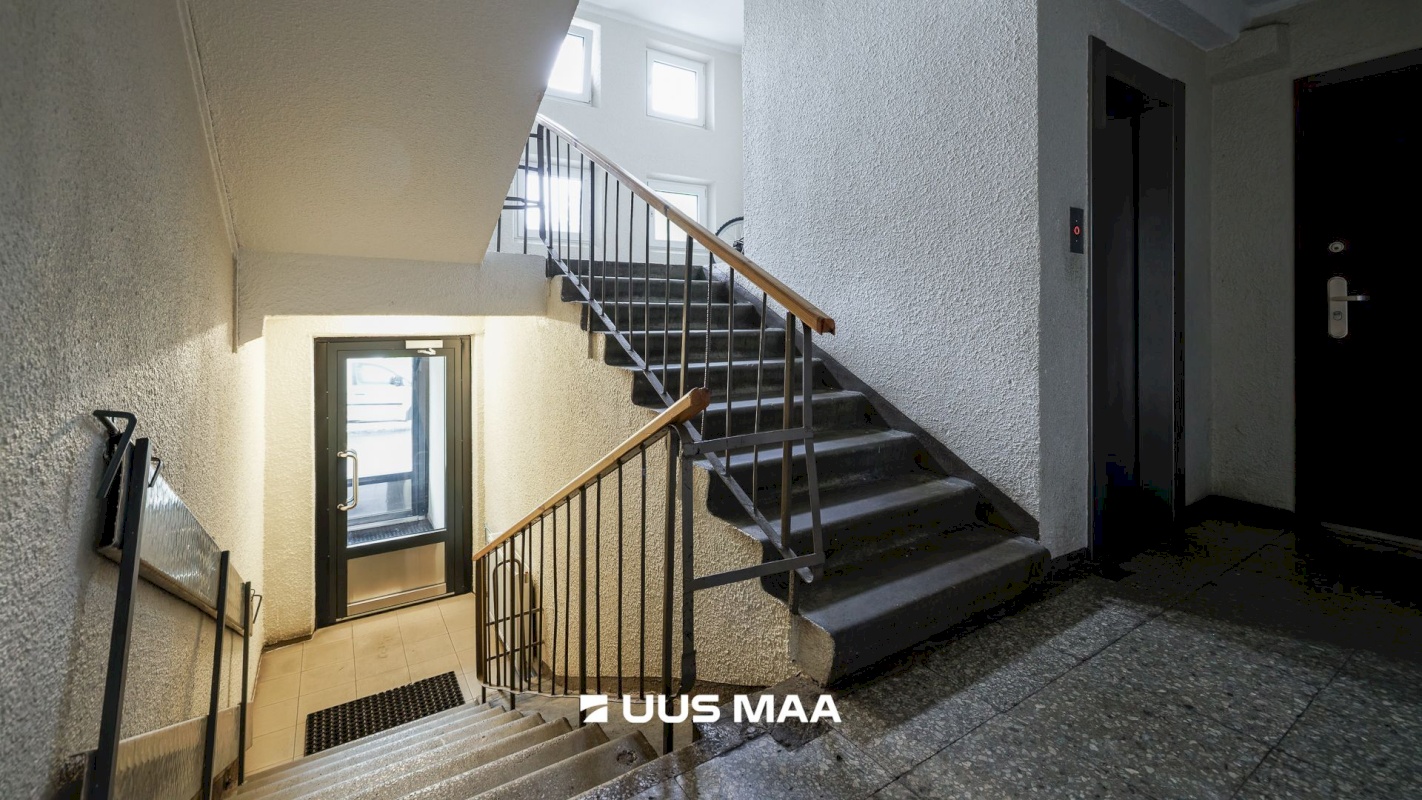Tallinn, Haabersti linnaosa, Väike-Õismäe, Õismäe tee 30