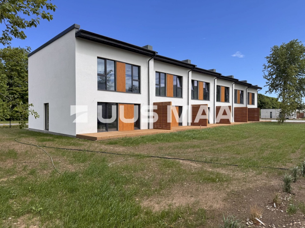 Rakvere linn, Mõisavälja 3-5