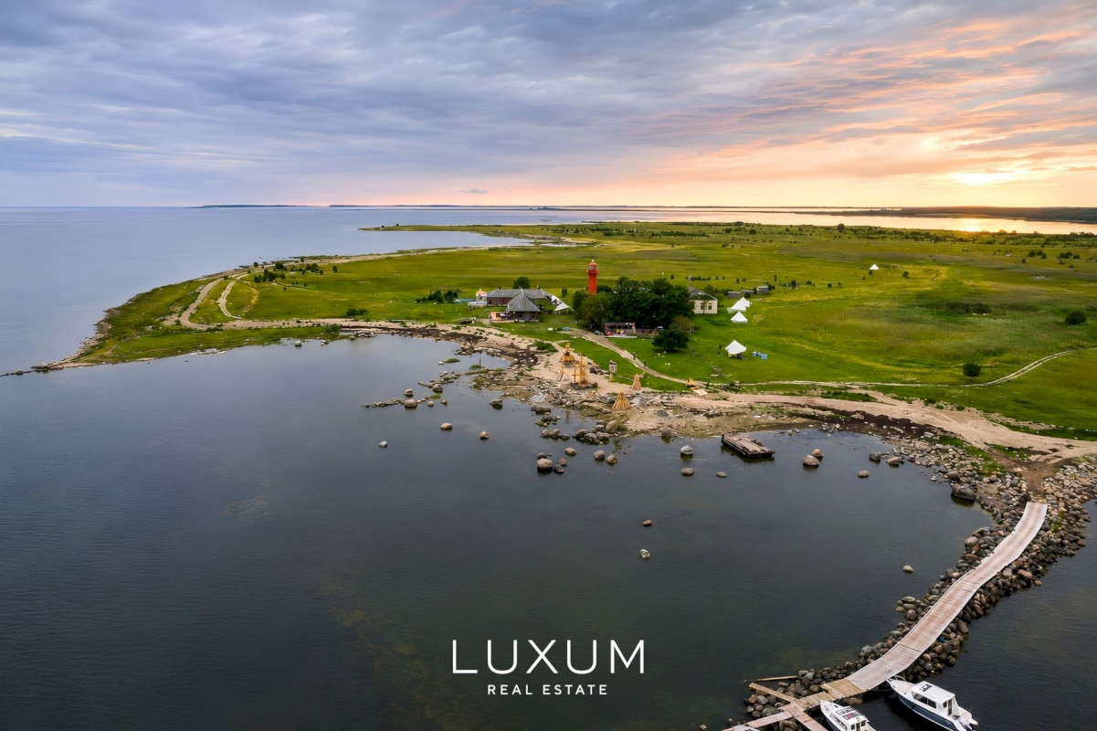 Muhu vald, Võiküla, Majaka