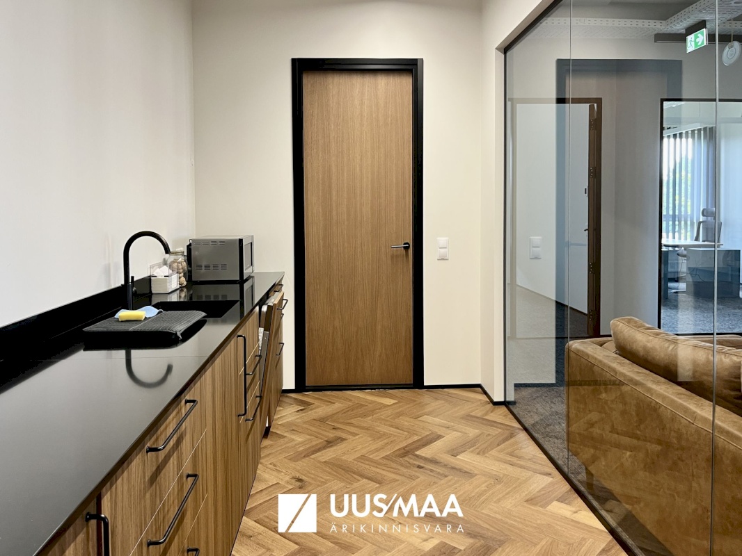 Tallinn, Mustamäe linnaosa, Mäealuse 2/4
