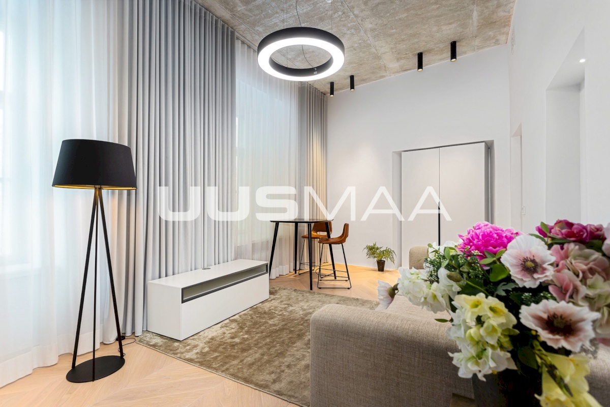 Tallinn, Kesklinna linnaosa, Suur-Kloostri tn 1