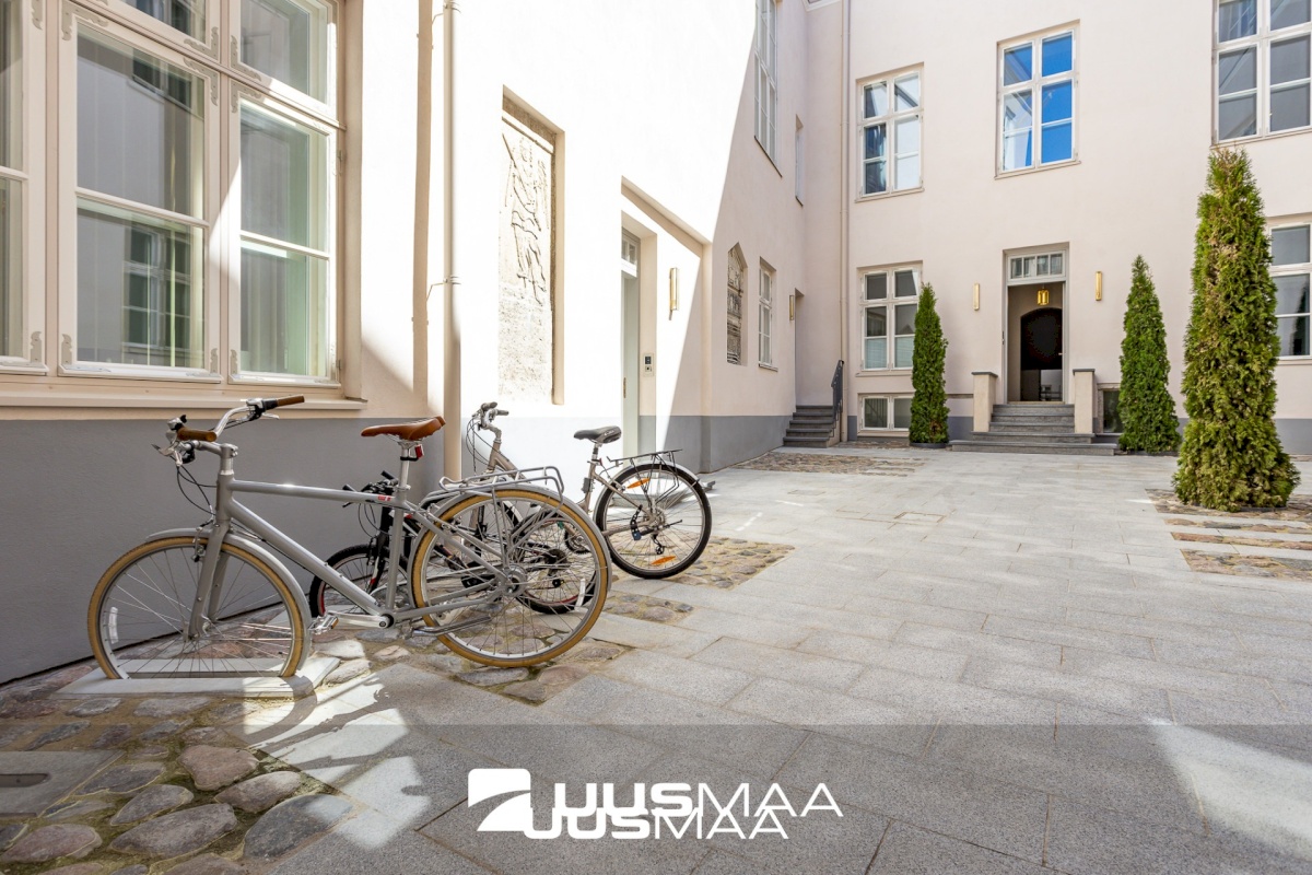 Tallinn, Kesklinna linnaosa, Suur-Kloostri tn 1
