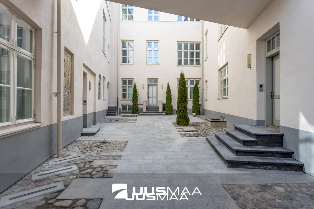 Tallinn, Kesklinna linnaosa, Suur-Kloostri tn 1