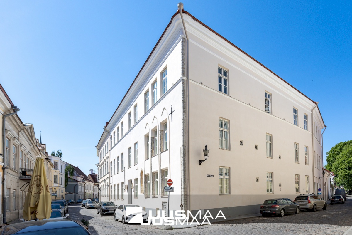 Tallinn, Kesklinna linnaosa, Suur-Kloostri tn 1