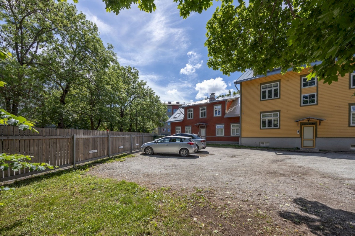 Tallinn, Kesklinna linnaosa, Uus Maailm, Luha 9